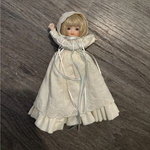 Vintage Seymour Mann Connoisseur Collection Angelica Doll